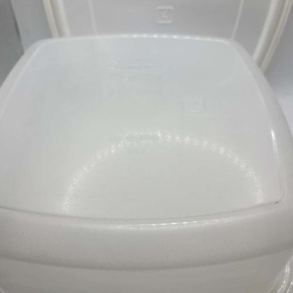 Rubbermaid Servin Saver #4 Storage Container Square White Lid 19 Cups USA